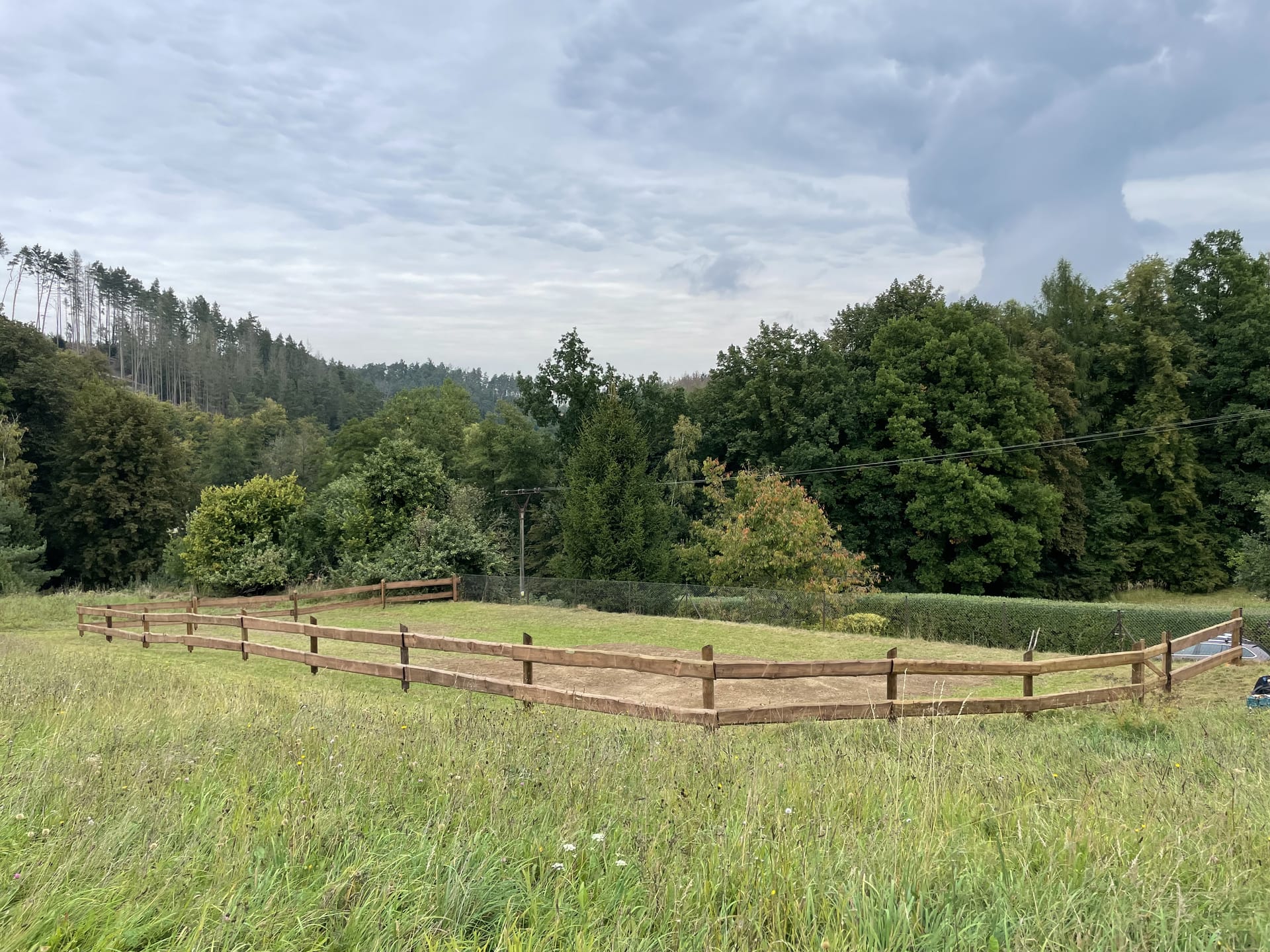 Obrázek 6 / Dřevěné ploty - ručně opracovaný   - realizace Ctiboř 9-2021